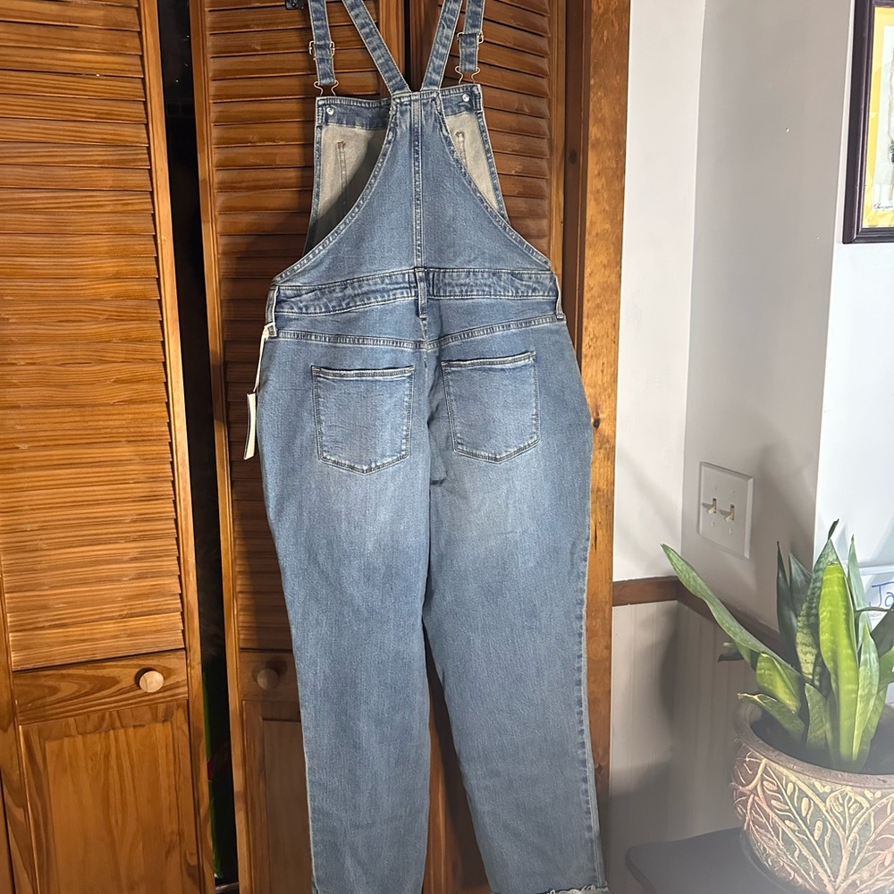 NWT - Size 10 Universal Thread Women's Blue Denim Overalls with adjustable strap - Picture 3 of 6